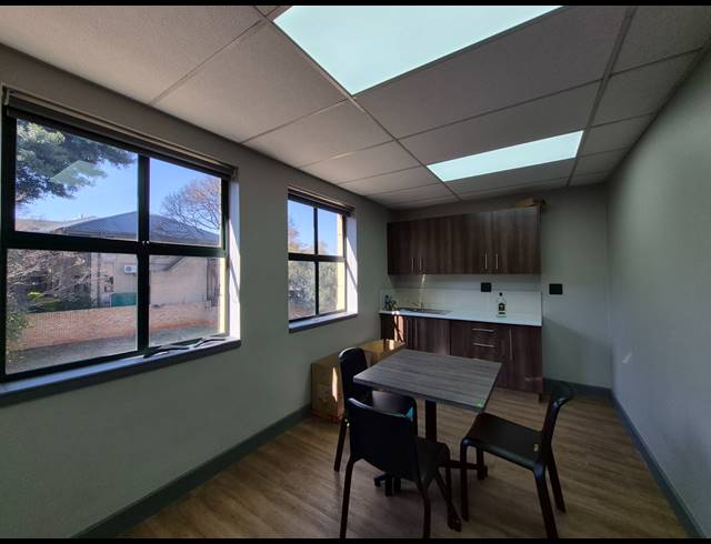 221M² OFFICE TO LET IN DUNKELD WEST